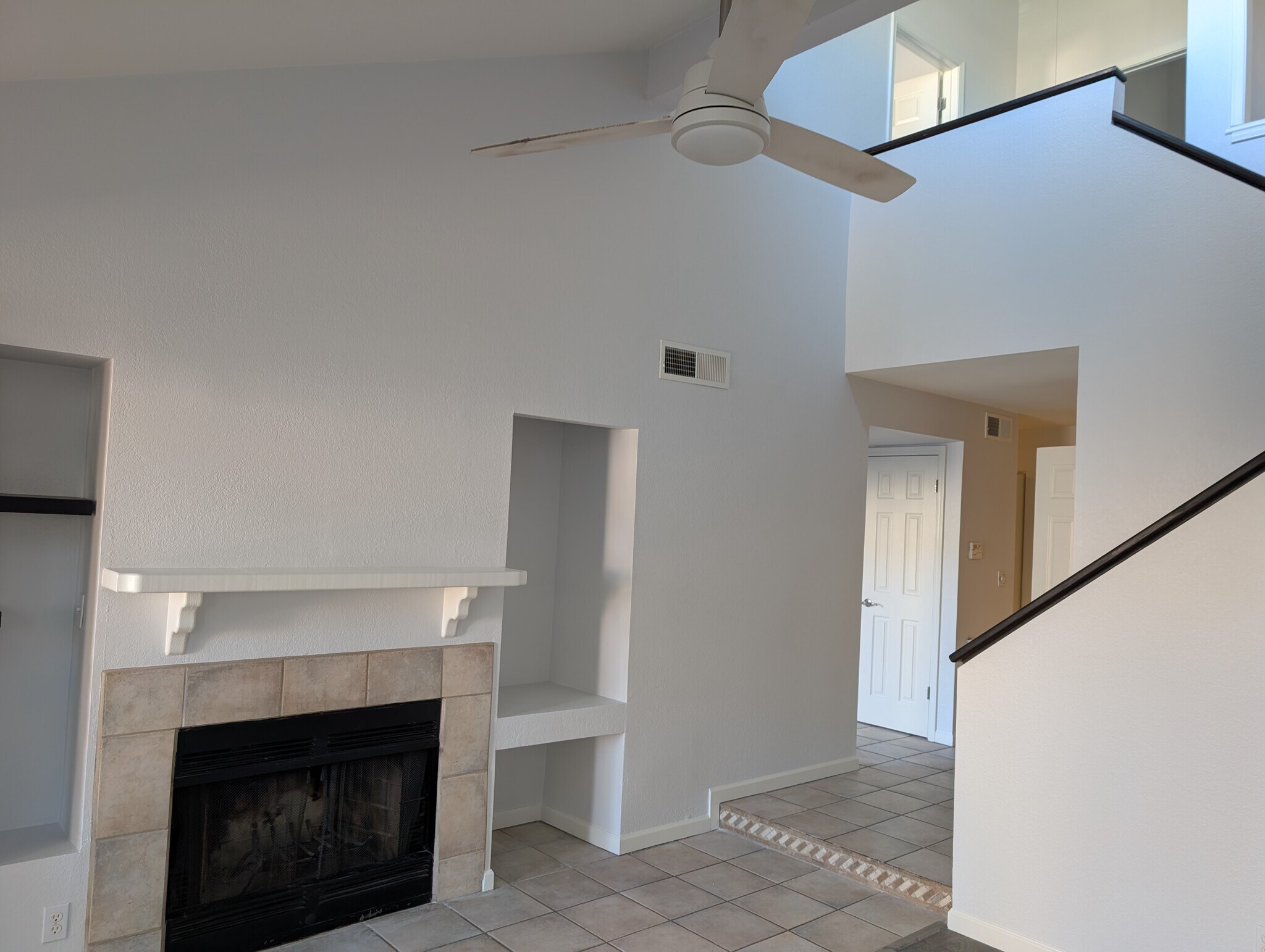 Building Photo - 3301 E Kelton Ln