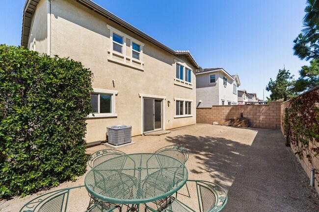 Building Photo - Beautiful Two-Story Home with Spacious Open Floor Plan!