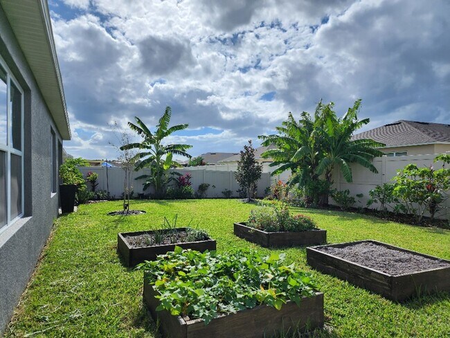Building Photo - Beautifully 4-Bedroom, 2-Bath house in Lak...