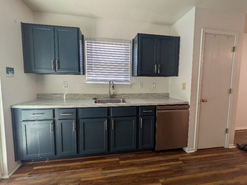 Building Photo - 10726 Shaenview