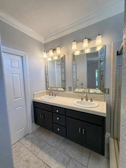 Master Bath 1 - 412 Endberg Dr