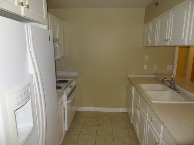 Building Photo - 45707 N Stonewood Rd
