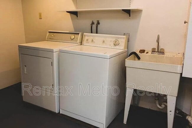 Building Photo - 6220 S Perry St