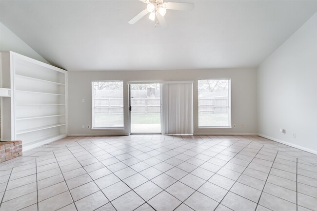 Building Photo - 15114 Forest Lodge Dr