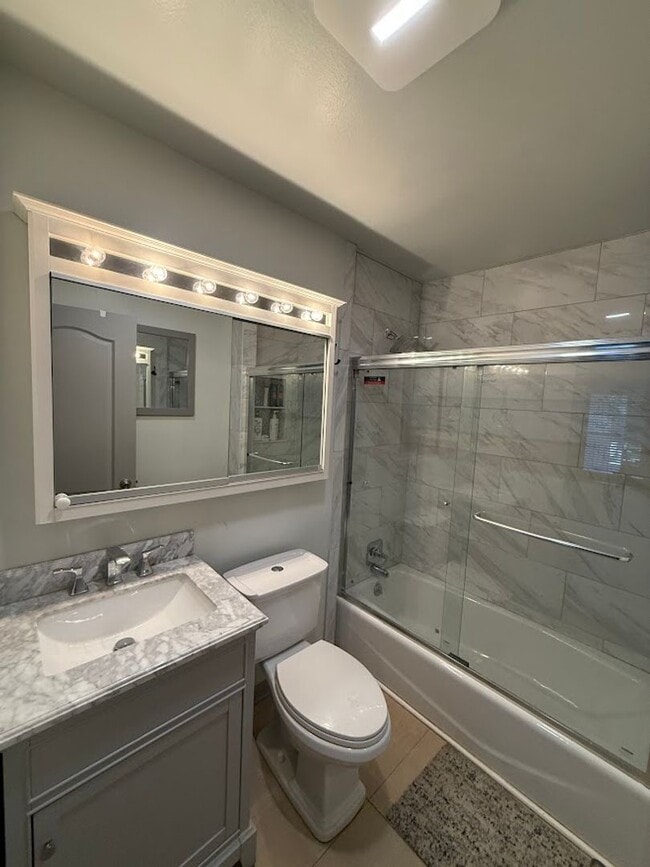 Building Photo - 3 Bedroom 2 Bathroom Granada Hills Home (Main House) Great Location!