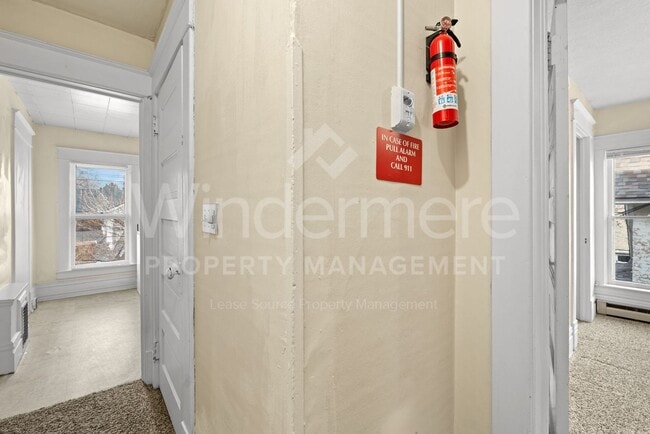 Building Photo - 1122 S Walnut St