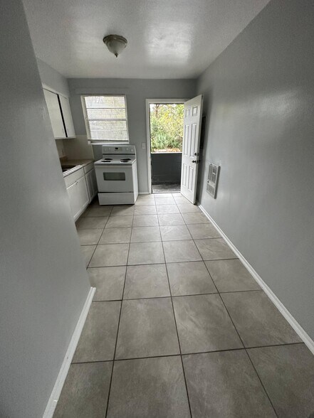 Building Photo - 2026 Palafox St