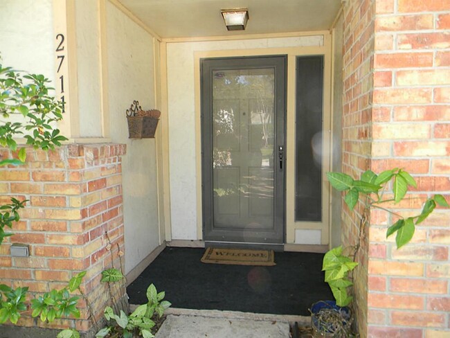 Building Photo - 2711 River Birch Dr