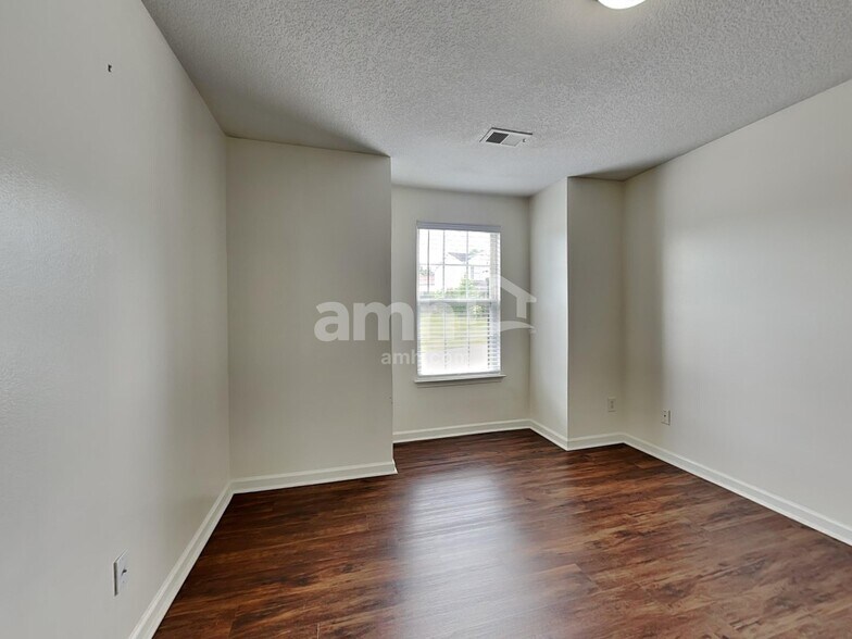 Building Photo - 211 Juniper Leaf Way