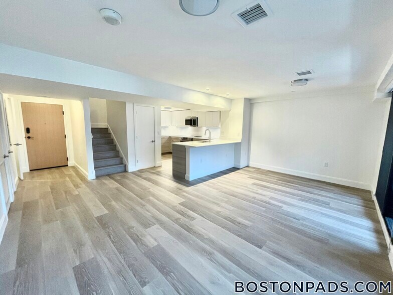 Building Photo - 1079 Commonwealth Ave