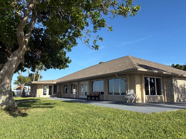 Building Photo - 562 Carousel Ln