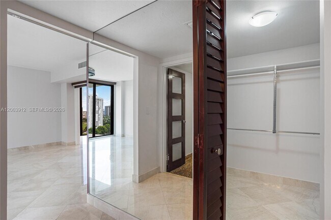 Building Photo - 3375 N Country Club Dr