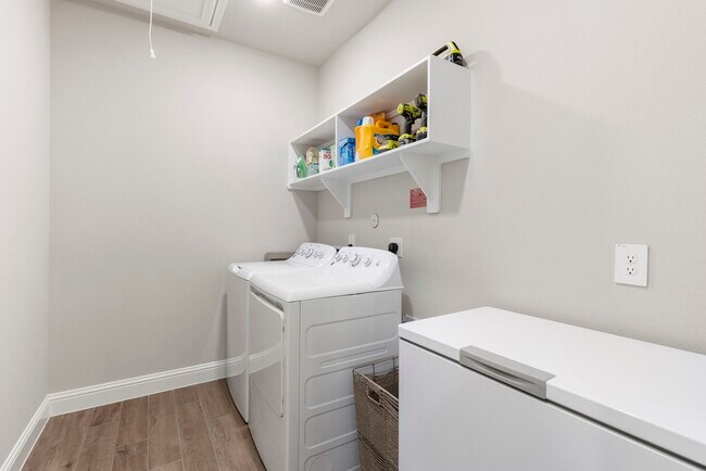 Building Photo - 16147 Sapphire Crst Dr
