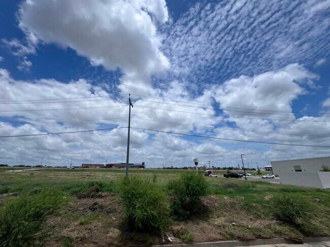 Building Photo - 3012 Clydesdale Dr