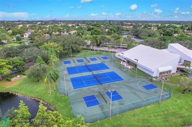 Building Photo - 40 NW 76th Ave