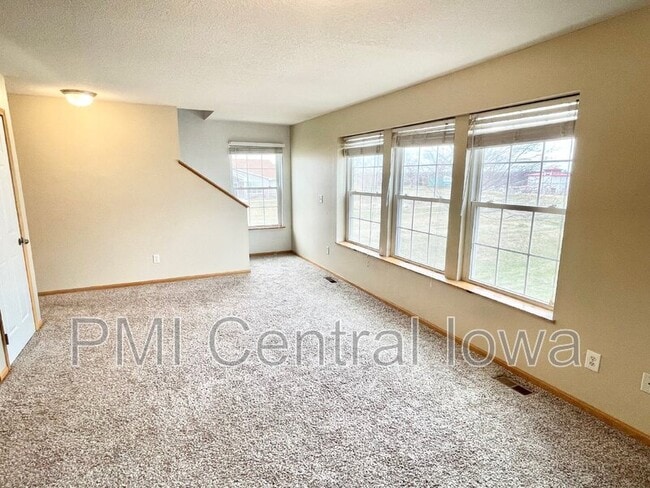 Building Photo - 1262 SE Village View Ln