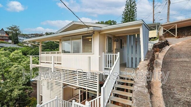 Building Photo - 3901 Maunahilu Pl