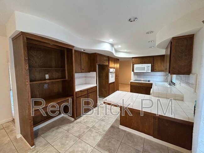 Building Photo - 3355 San Fernando Ct