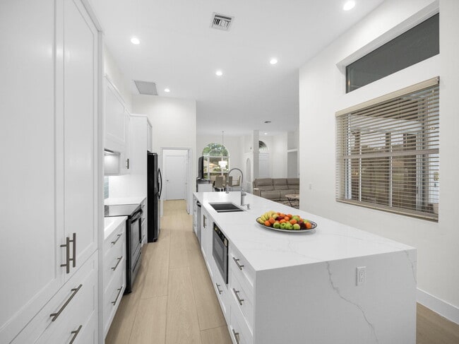 Building Photo - 9070 Cypress Hollow Dr
