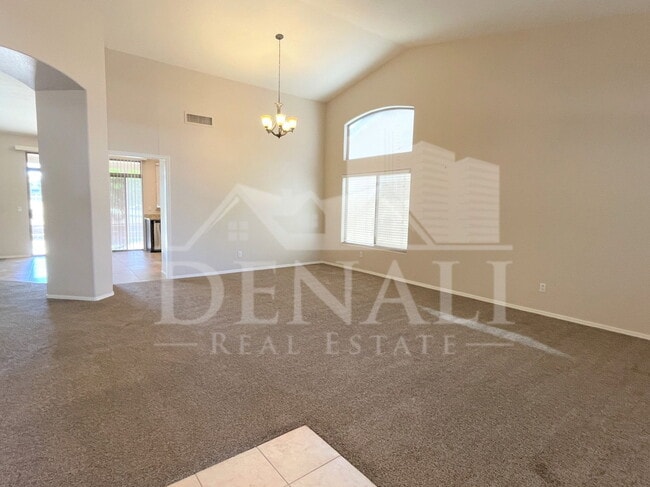 Building Photo - 1121 S Western Skies Dr