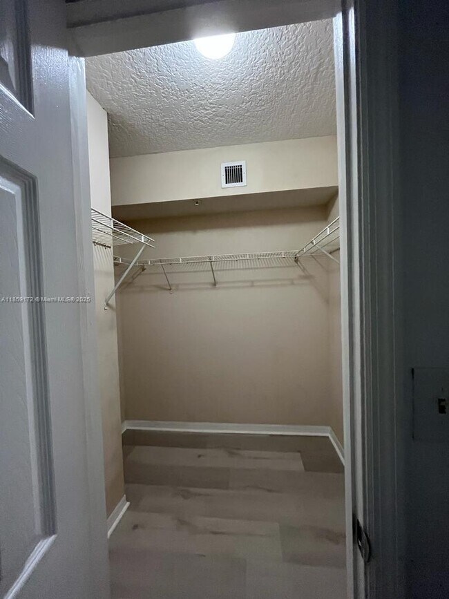 Building Photo - 215 SW 117th Terrace