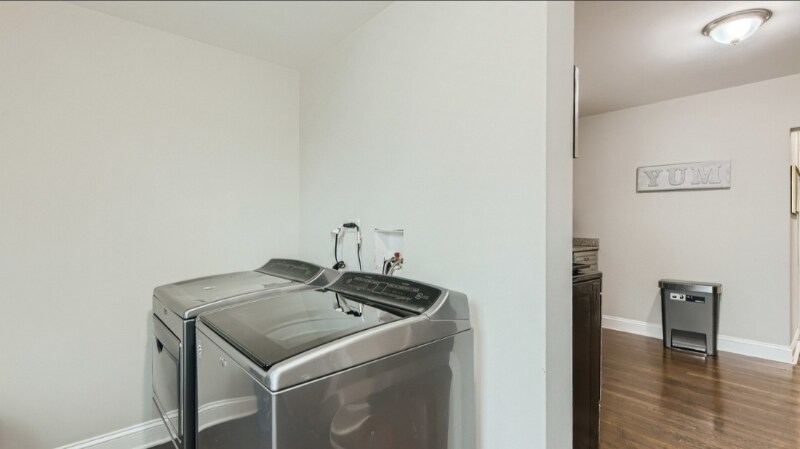 Building Photo - 125 S 6th Ave