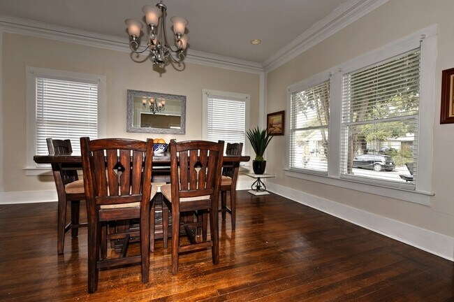 Building Photo - 418 E Myrtle St