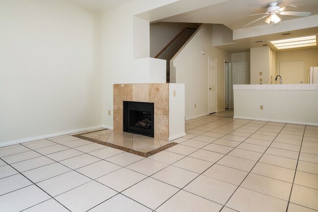 Building Photo - Rancho del Mar Townhomes Near the Temecula...