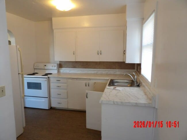 Building Photo - 2-bedroom Duplex with Brand New Mini Split!