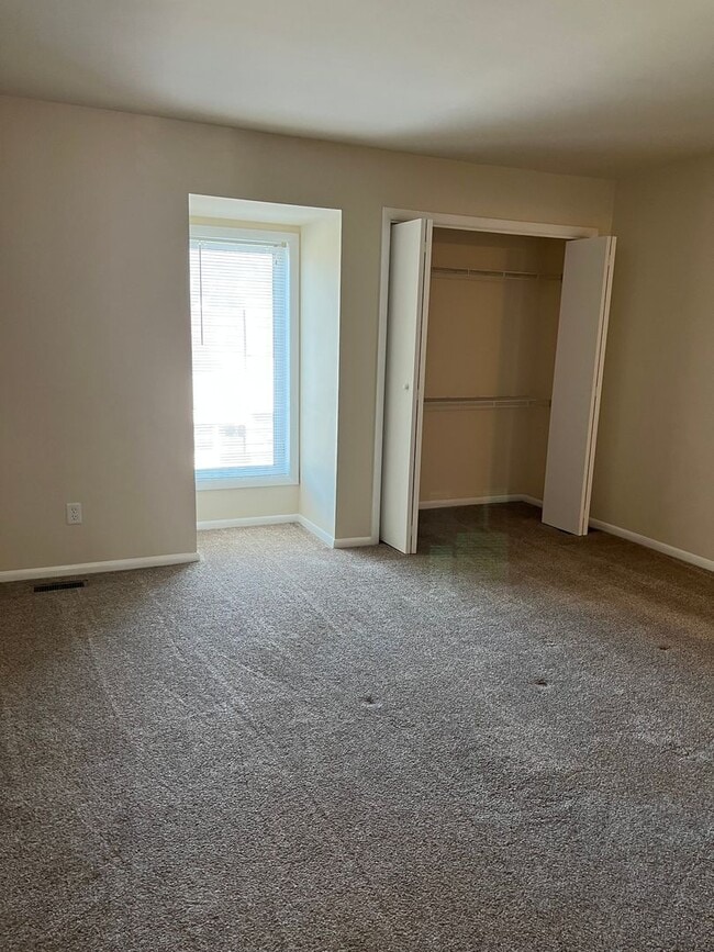Building Photo - 2 bedroom, 2.5 bath townhome in Pike Creek