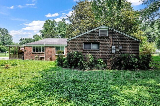 Building Photo - 216 Meadowood Ave