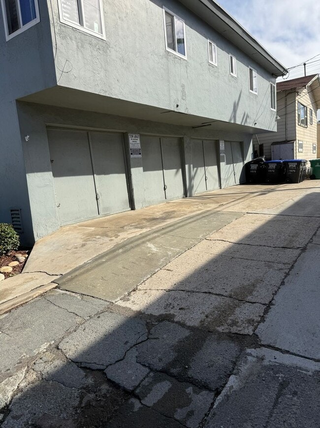 Building Photo - Cable