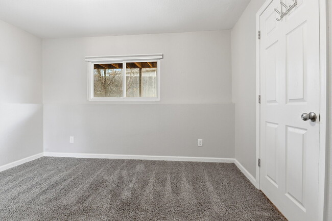 Building Photo - $2,695.95 - 4 Bed, 2 Bath Home in Aurora with Central AC, and In Unit Laundry!