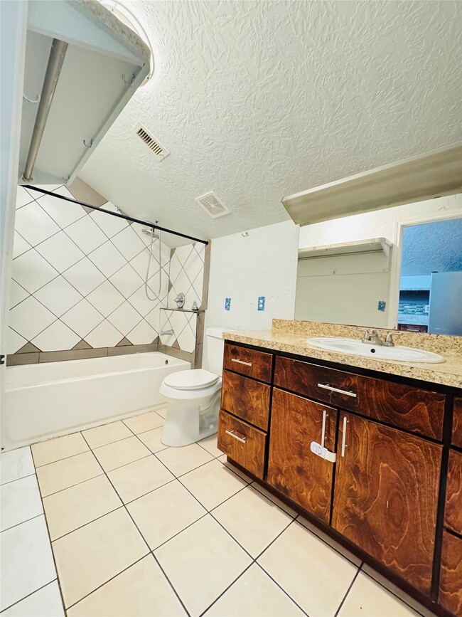 Building Photo - 21000 McGager Dr