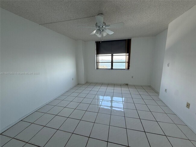 Building Photo - 2333 Brickell Ave