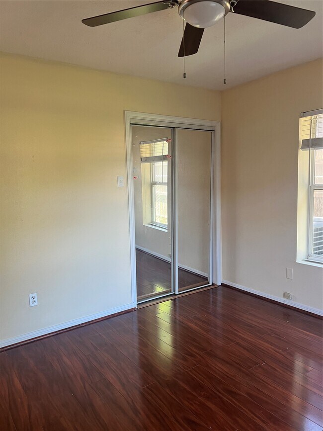 Building Photo - 5604 Chapman St