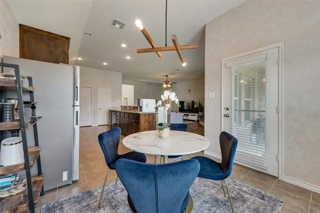 Building Photo - 10413 Canyon Lake View