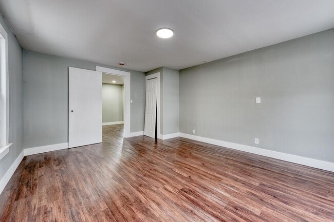 Building Photo - 68 Lewis Ave