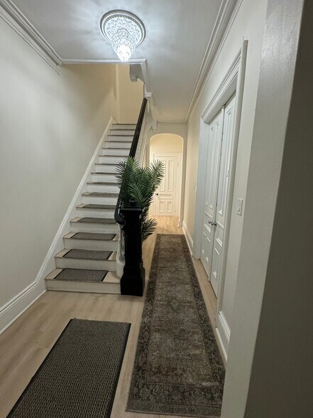 Building Photo - 4 Montrose St