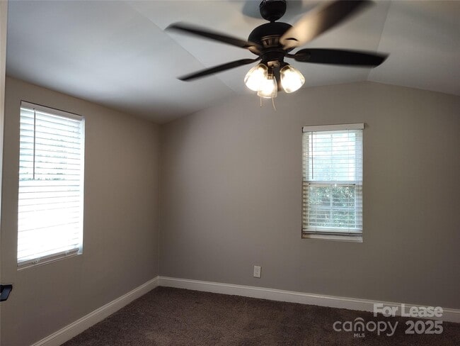 Building Photo - 3401 Bonaire Dr