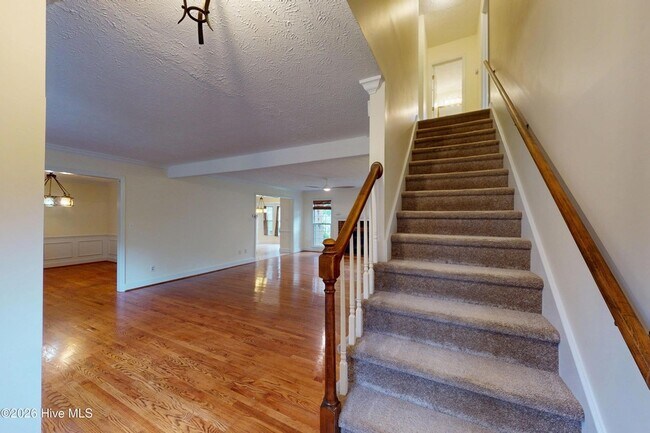 Building Photo - 464 Summerlea Dr