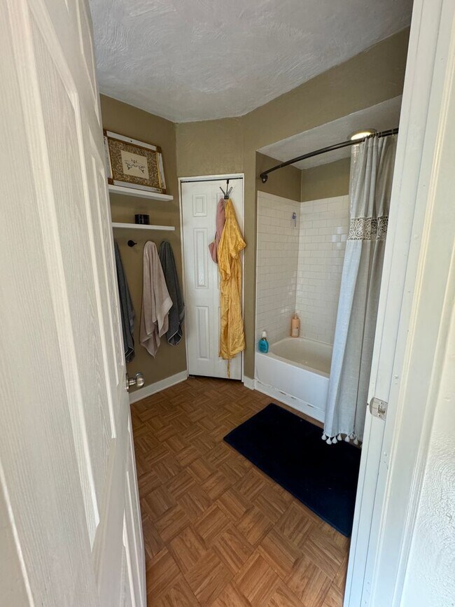 Building Photo - Coming soon! Stylish 3 Bedroom 1.5 Bathroo...