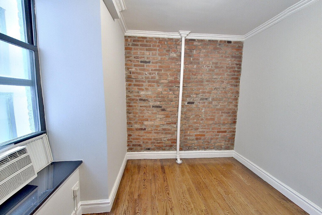 Building Photo - 432 E 13th St