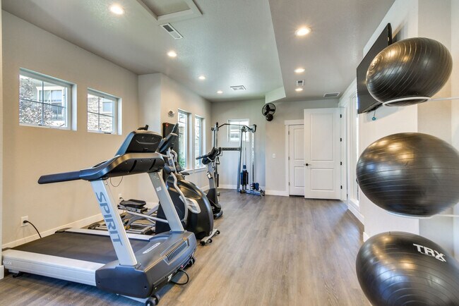 Building Photo - 4642 Hahns Peak Dr