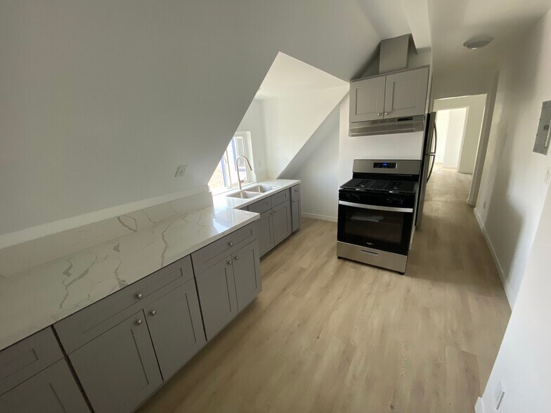 Building Photo - 1917 E 2nd St