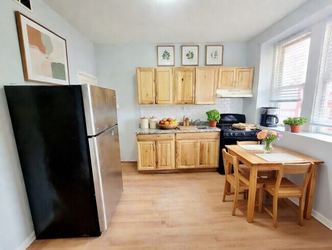 Building Photo - 423 Scott St