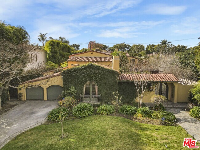 Building Photo - 707 N Bedford Dr