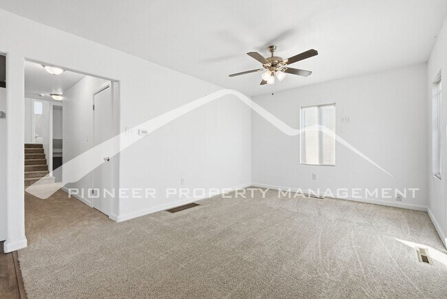 Building Photo - Charming Home with Central AC and Washer/Dryer