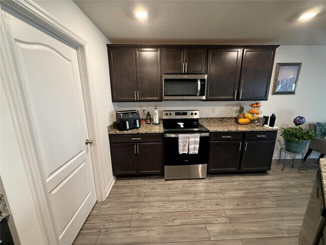 Building Photo - 1643 Wynford Cir