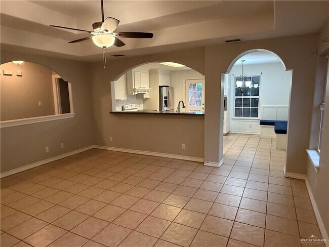 Building Photo - 3836 Frontier Dr